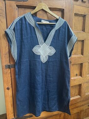 Tory Burch Navy Top with Cream Logo Tag